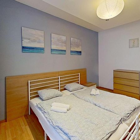 Apartmán 2Br Apt With Free Garage Parking, Close To The Historic Centre Bratislava Exteriér fotografie