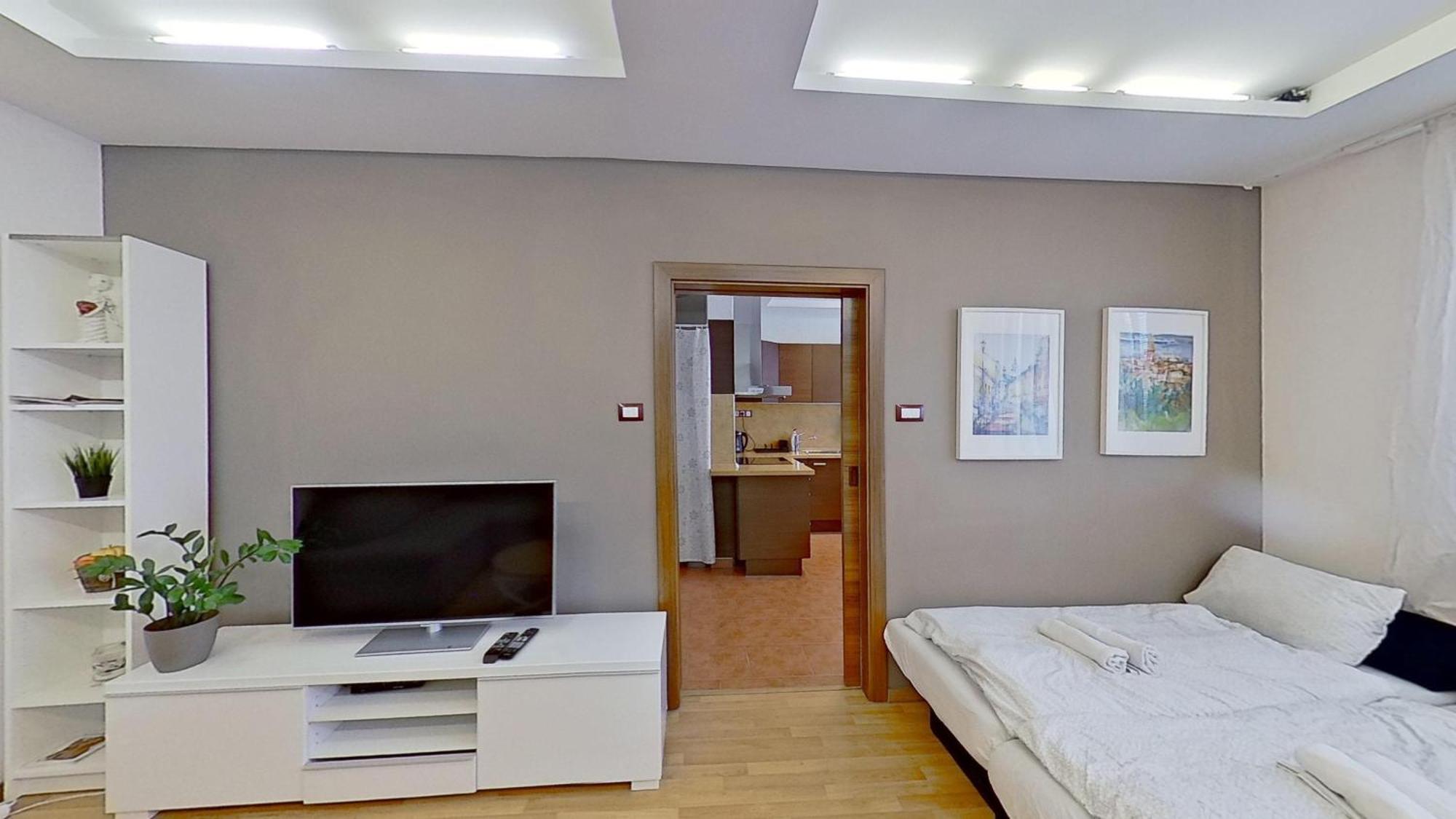 Apartmán 2Br Apt With Free Garage Parking, Close To The Historic Centre Bratislava Exteriér fotografie