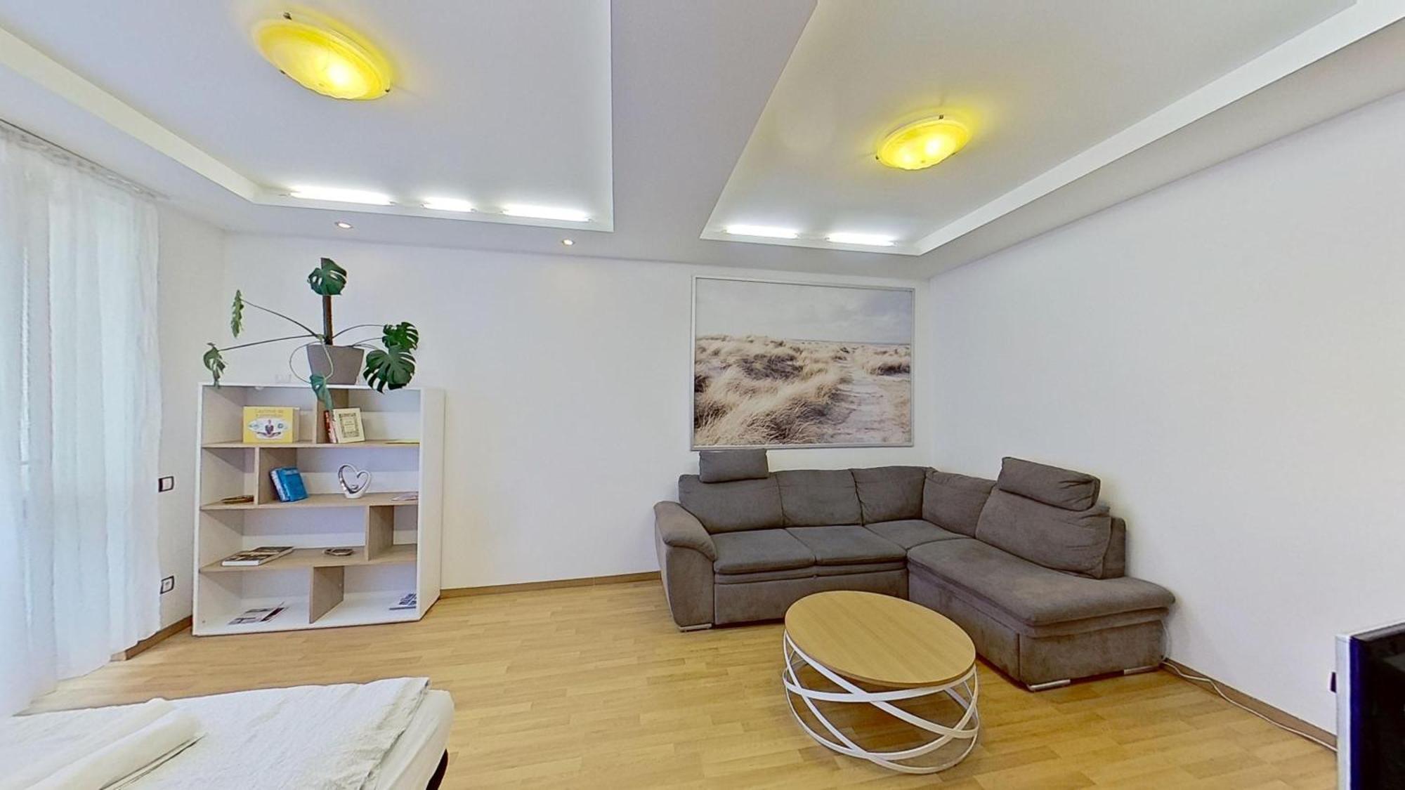 Apartmán 2Br Apt With Free Garage Parking, Close To The Historic Centre Bratislava Exteriér fotografie