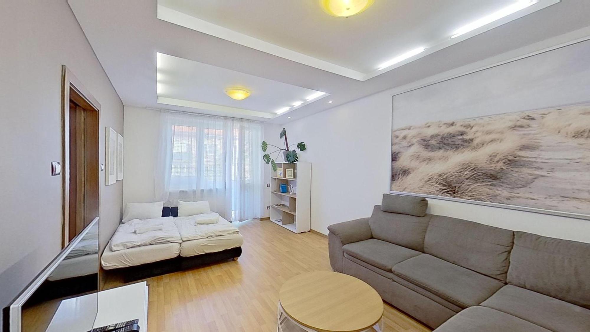 Apartmán 2Br Apt With Free Garage Parking, Close To The Historic Centre Bratislava Exteriér fotografie