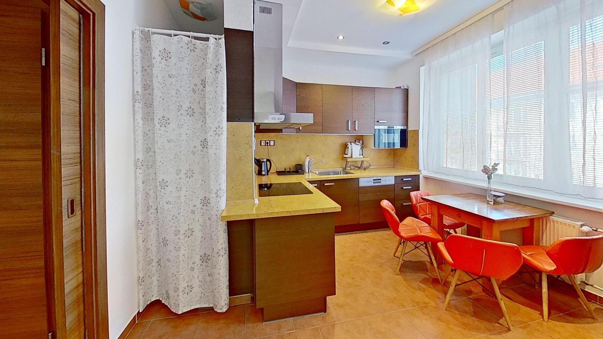 Apartmán 2Br Apt With Free Garage Parking, Close To The Historic Centre Bratislava Exteriér fotografie