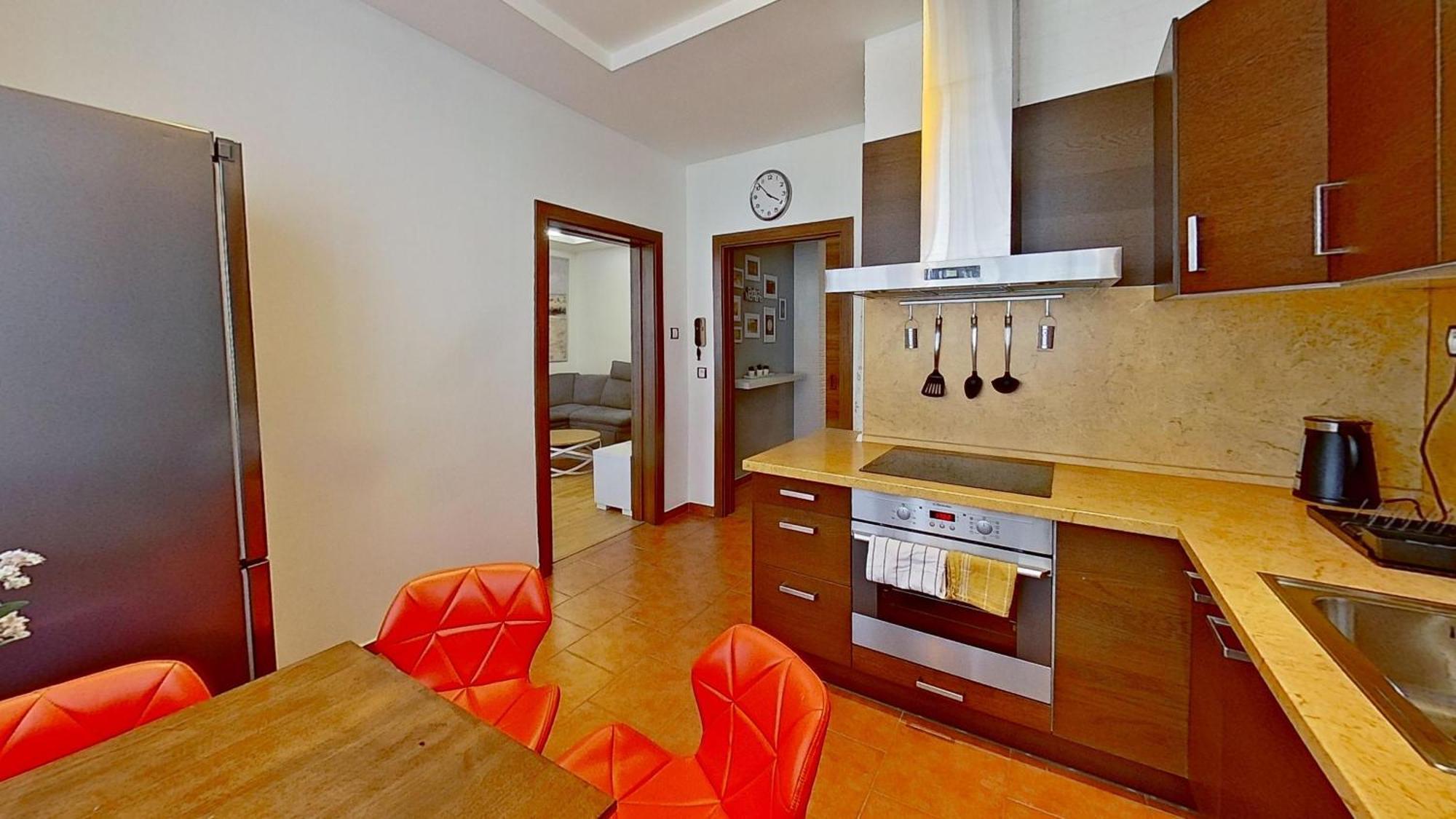 Apartmán 2Br Apt With Free Garage Parking, Close To The Historic Centre Bratislava Exteriér fotografie